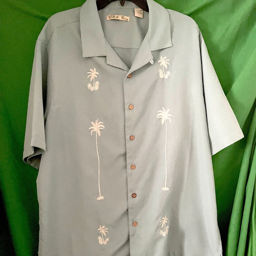 Batik Bay Poly Mens large (L) short sleeve button down shirt